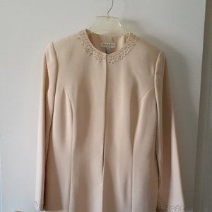 3 piece Ladies Suit, Size 6